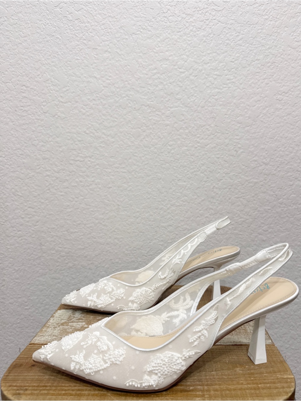 Betsey Johnson Nikki Embroidered Mesh Slingback Pumps Ivory Size 11 - Picture 5 of 8